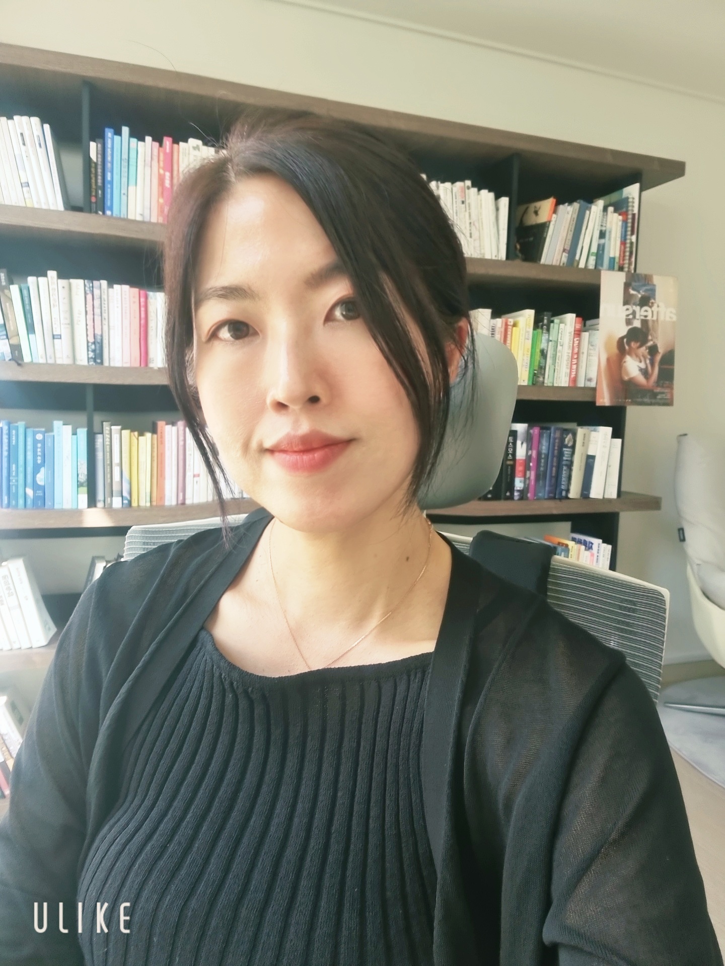 손민정 큐레이터