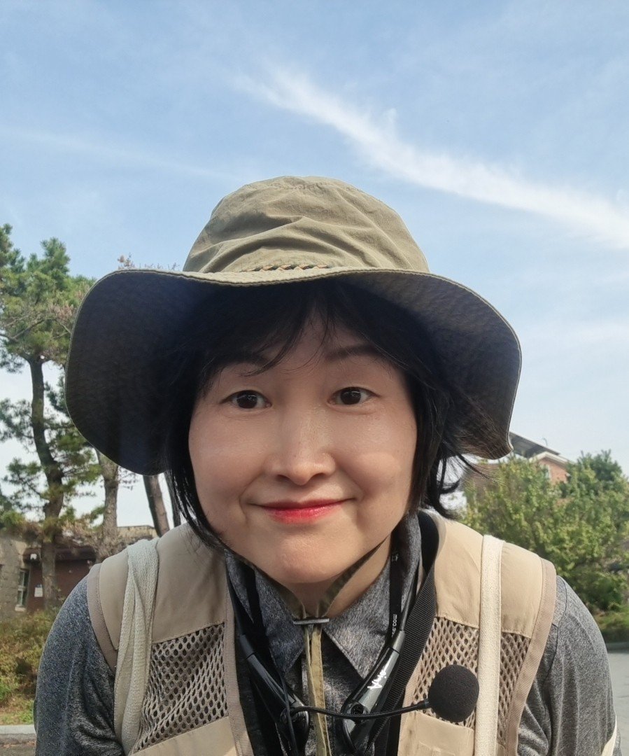 김은아 큐레이터